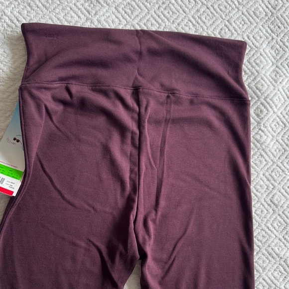 NWT Assets By Spanx Deep Burgundy Leggings Size L - Picture 9 of 10